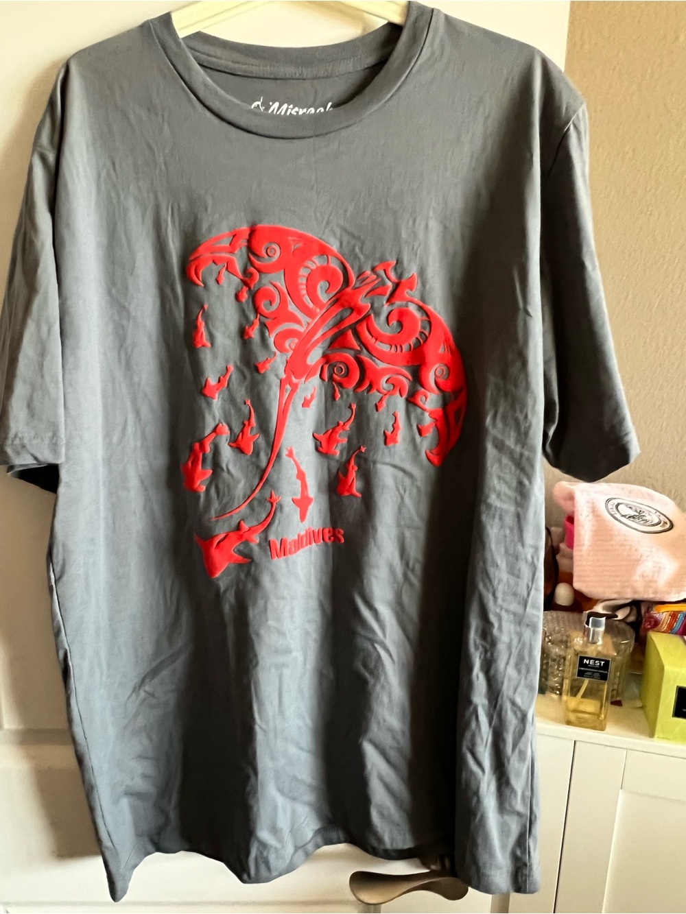 Men's Grey T-Shirt with Red Graphic - Maldives